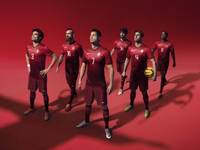 体育竞猜网站-绿茵场上的祈祷，当胜负让位于生命的重量，当胜负让位于生命